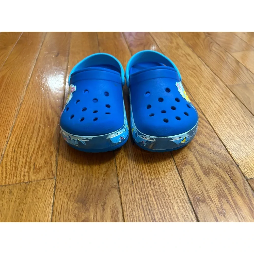 Boys or girls Crocs Baby Shark Pinkfong Blue‎ Clogs Kids Size 2 Slip On Shoe